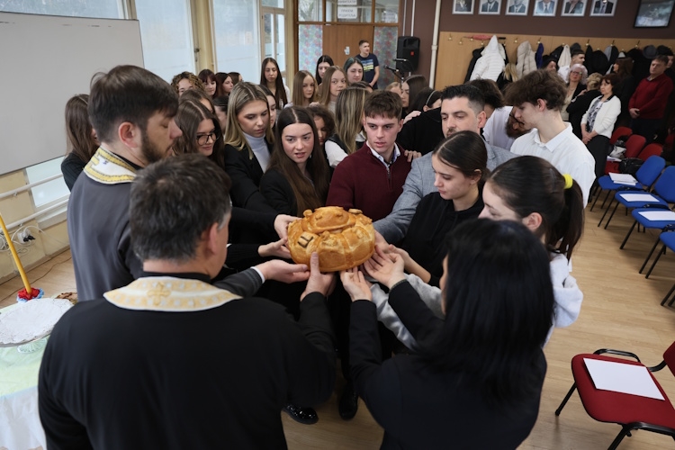 СВЕТОСАВСКА ПРИРЕДБА У ГИМНАЗИЈИ *БОРИСЛАВ ПЕТРОВ БРАЦА* У ВРШЦУ...